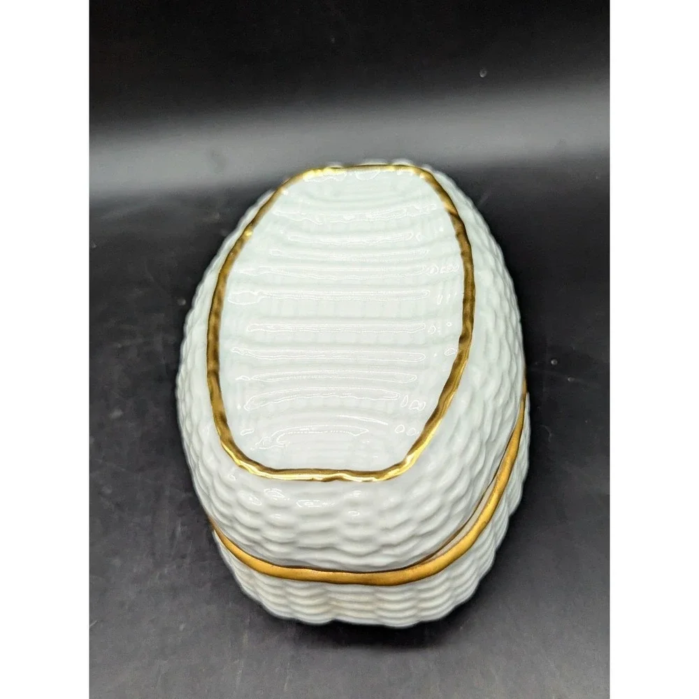 Vintage‎ Limoges Porcelain Basketweave Trinket Dresser Box While 5.25